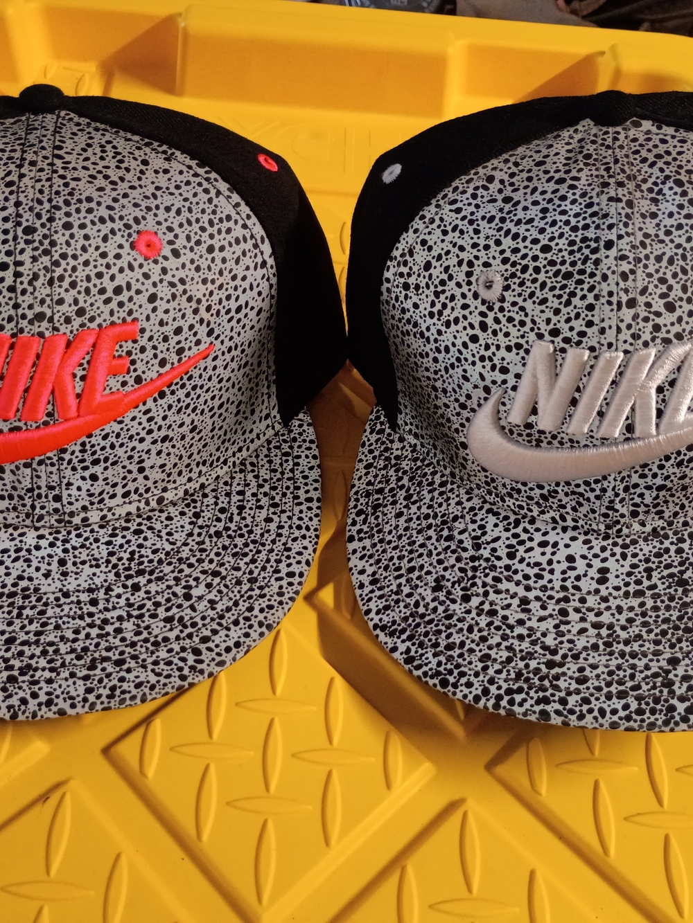 Nike True 3M RefleSafari Print SnapbackPair.